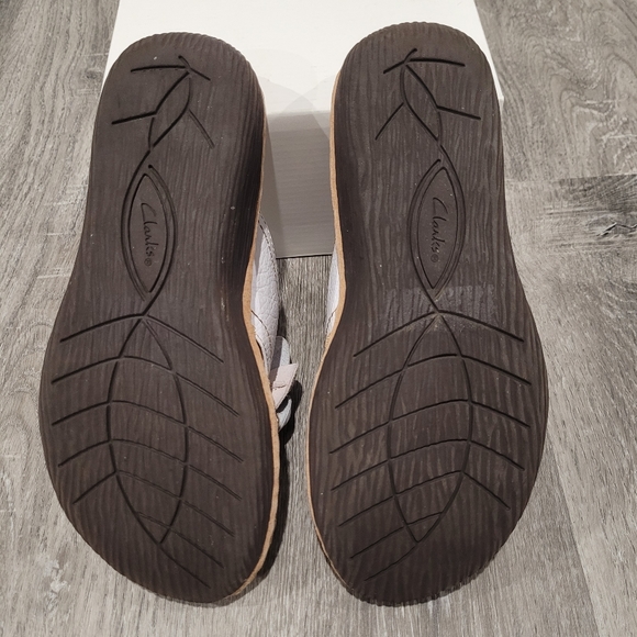 Clarks Artisan Sandals - Picture 6 of 6